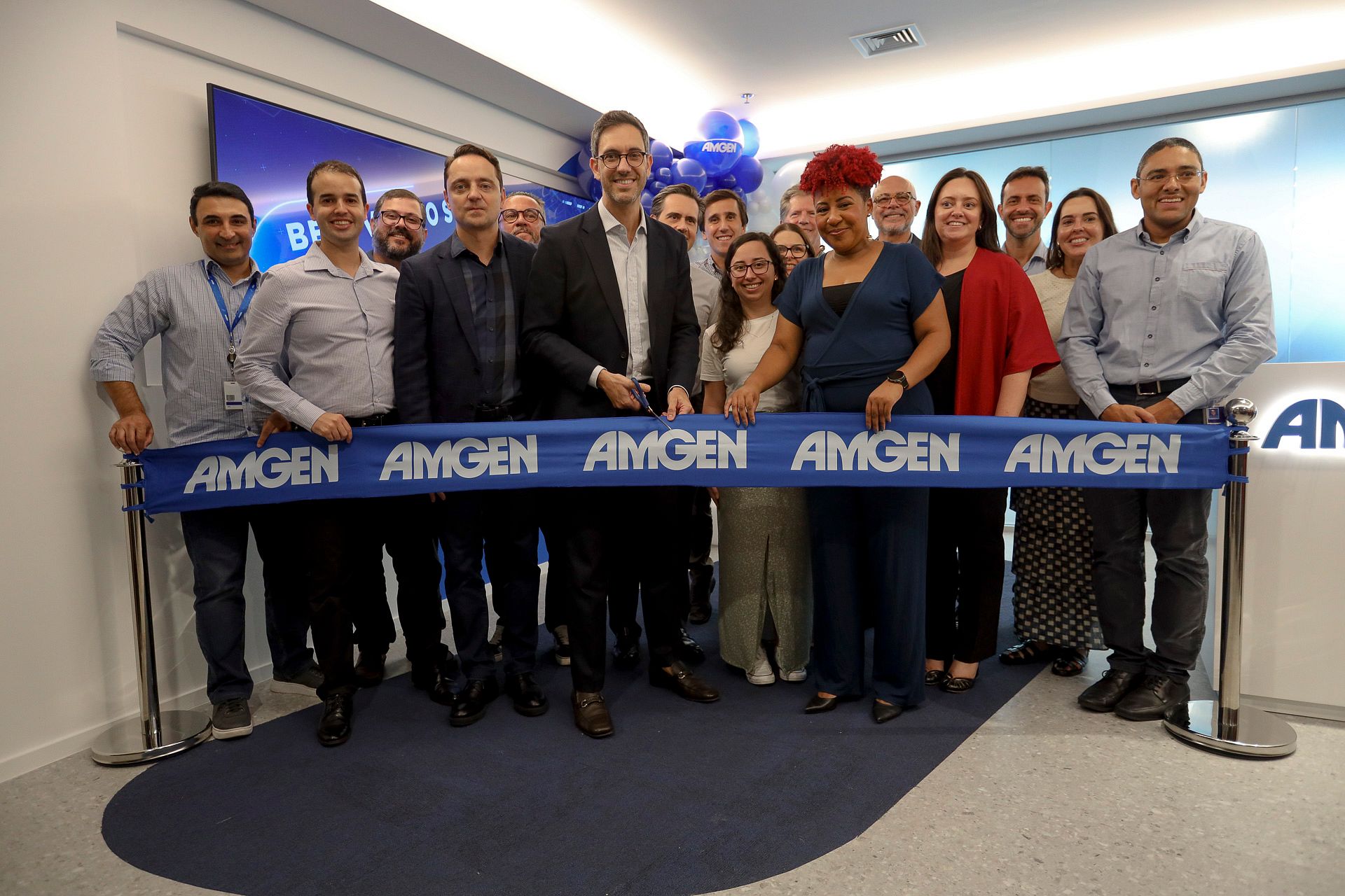 Time Amgen Brasil reunido na inauguração do escritório no Parque da Cidade